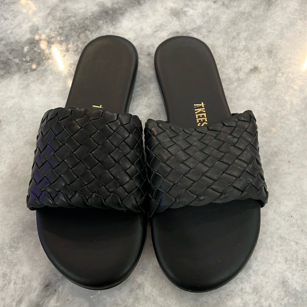 Women’s Tkees sandals. BRAND NEW never worn size 5 (they run small )